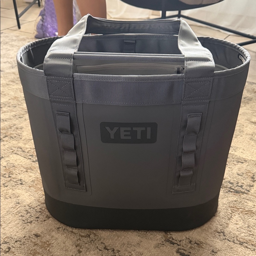 YETI Camino 35 in storm grey